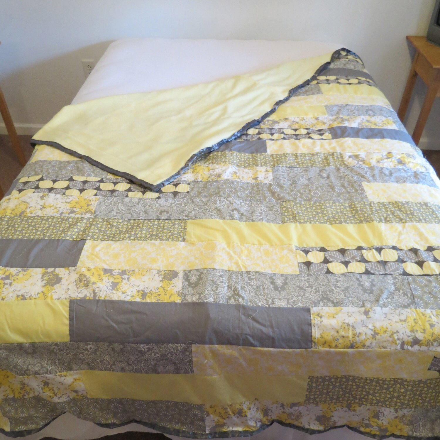 Strip Quilt Gray and Yellow Queen size