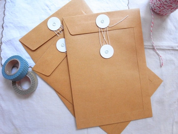 Brown kraft string & tie envelope / String and Button