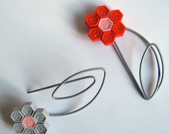 Daisy Pin made from vintage knitting needles