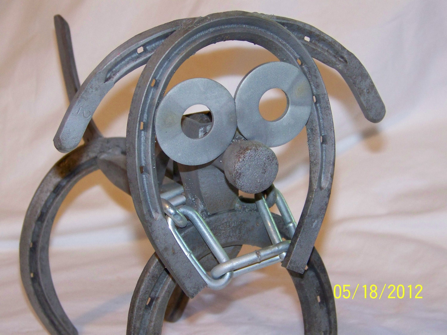 Primitive Garden Folk art Horseshoe dog