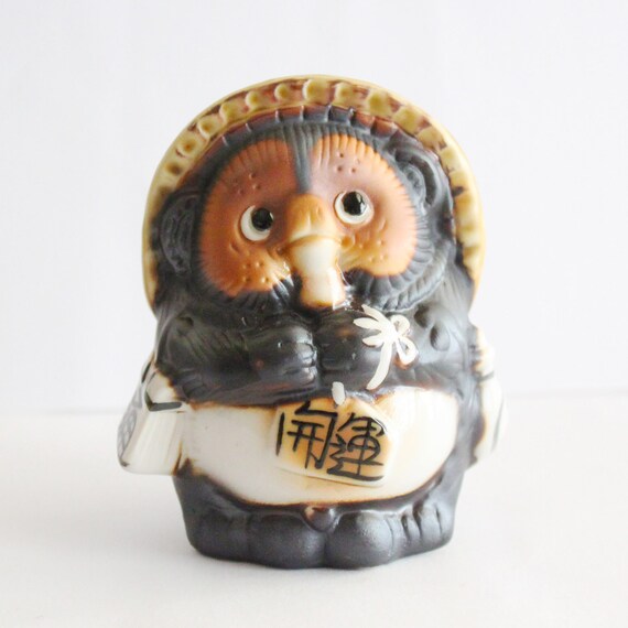 japanese tanuki raccoon dog statue