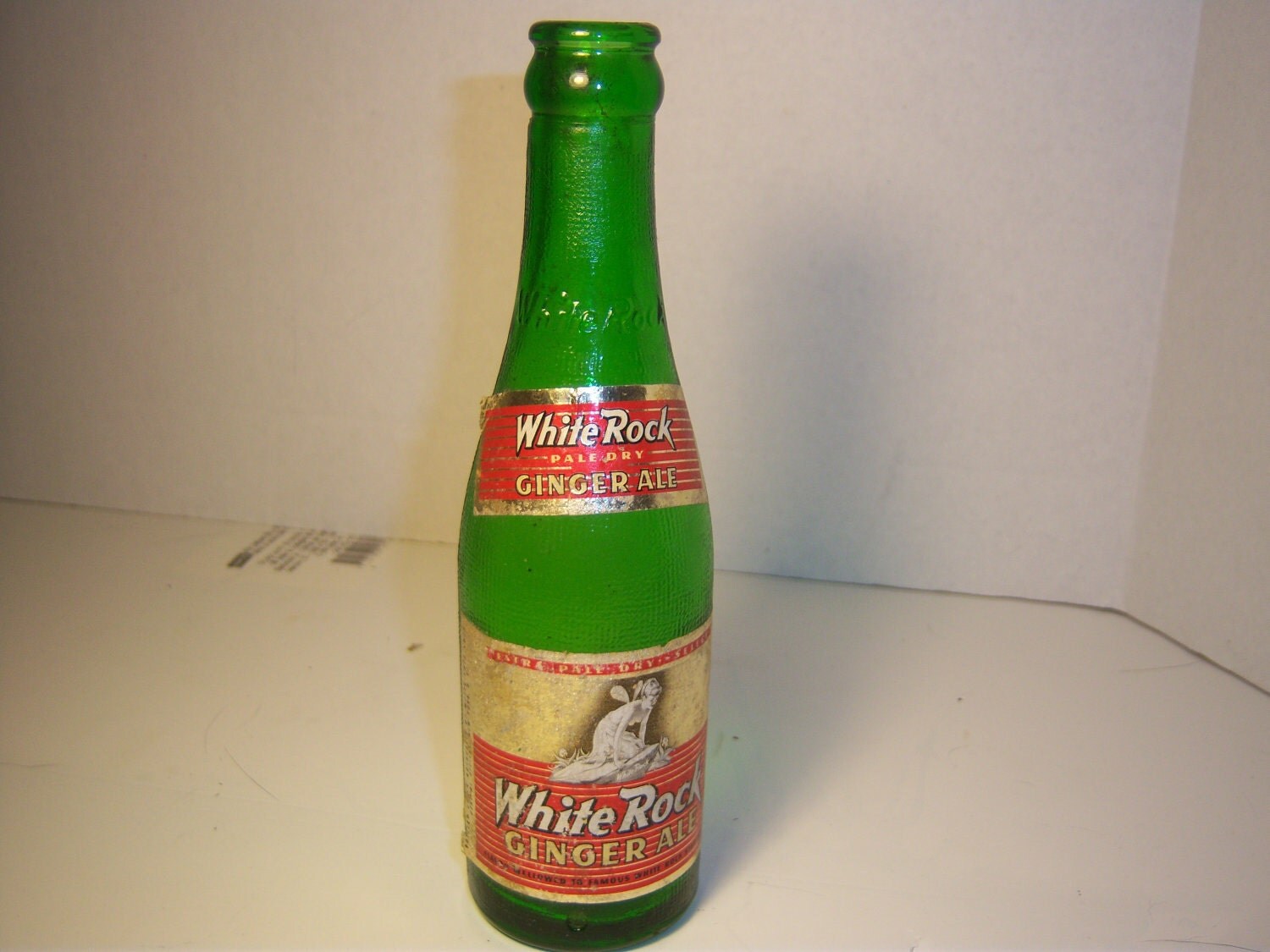 1950's White Rock Ginger Ale NY 7 oz bottle w/labels Soda