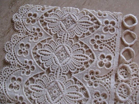 Dutch Lace No Sew Valance 2 yards