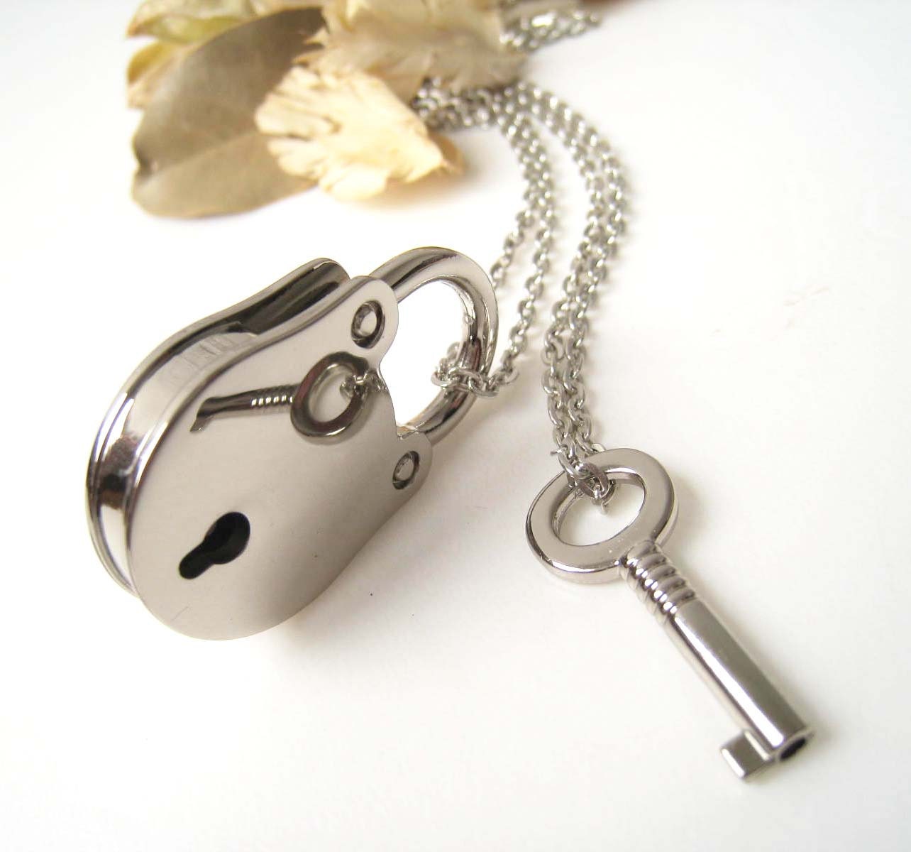 Silver Useable Frog Shaped Lock with Key Pendant by zazastory