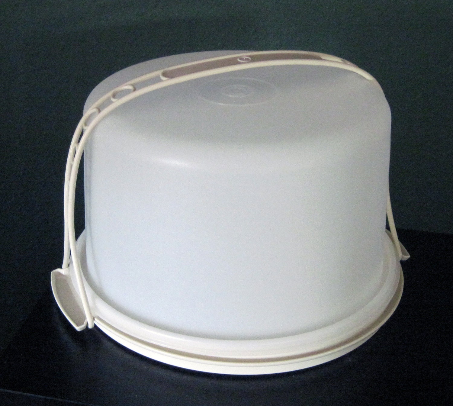 Vintage Tupperware Cake Carrier Tan Base and Handle Clear