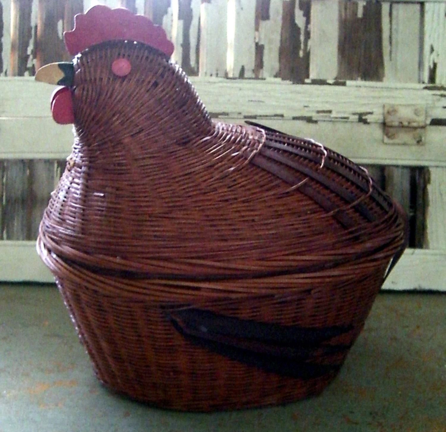 Vintage Chicken Basket Wicker Basket with Lid