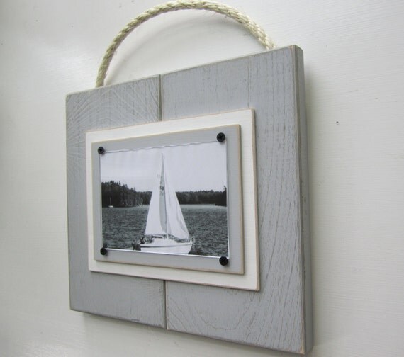 Items similar to Distressed Grey Plank Frame for 4x6 Photo with Rope on ...