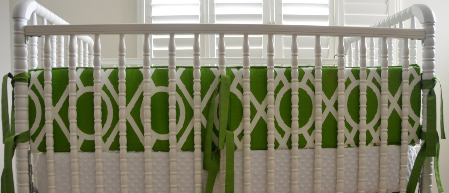 Crib Bumper with Piping and Fabric Ties