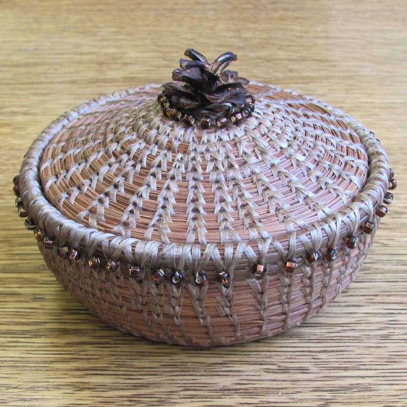 4 inch pine needle basket with lid by somethin123 on Etsy