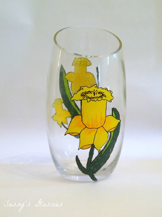 Items similar to Daffodil Vase on Etsy