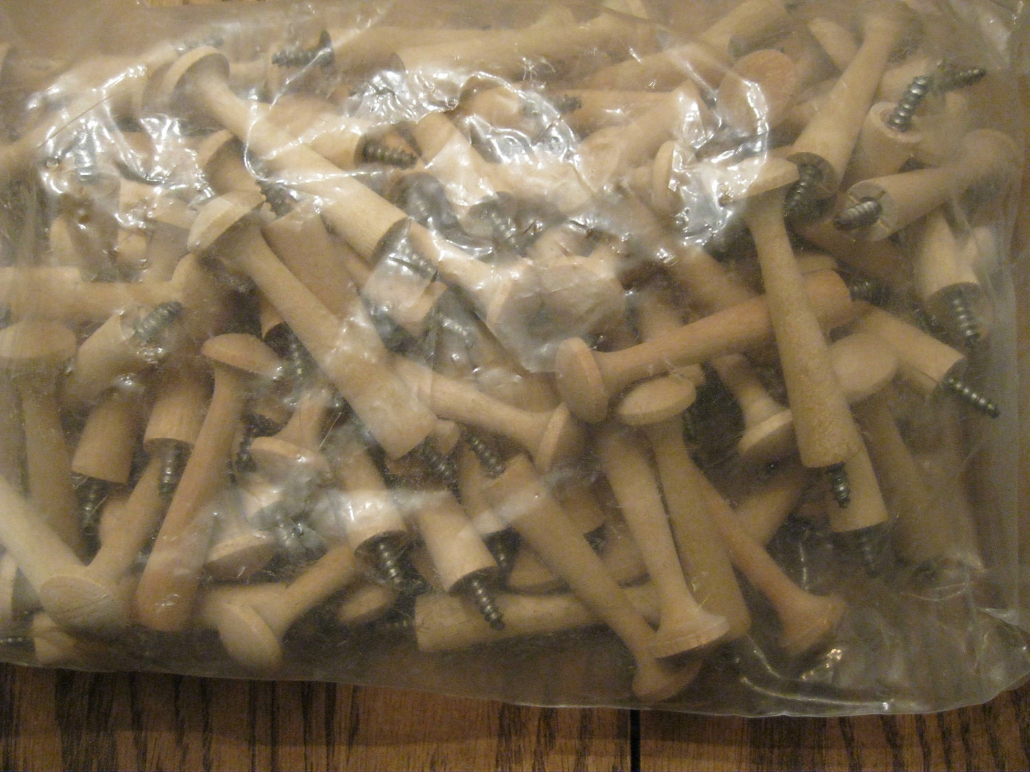 Wooden Pegs100 Shaker PegsScrew in Pegs