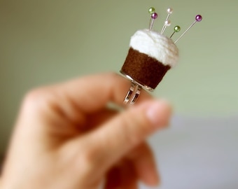 Pincushion Ring - Chocolate and Vanilla