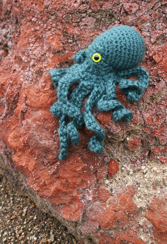 Realistic Octopus crochet pattern PDF