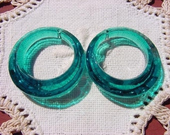 Emerald Teal Facetted Hoops Vintage Lucite Beads Pendants
