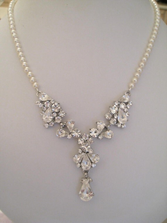 Bride Bridesmaids Rhinestone Center with pearl necklace Bridal
