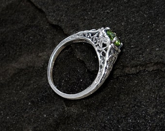 Sterling Peridot Ring: Sterling Silver and Genuine Peridot - light green, round, gemstone, vintage ring, antique ring, filigree, August