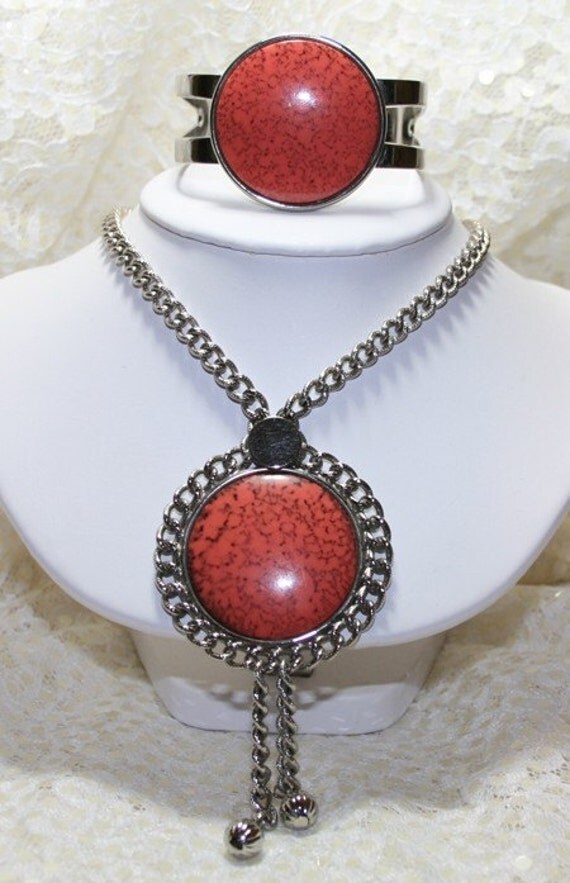 Items similar to Celebrity New York NY Necklace & Cuff ...
