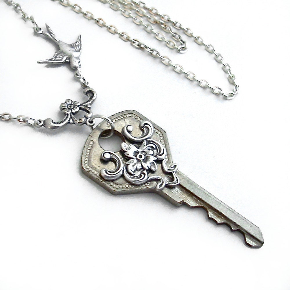 victorian key pendant necklace