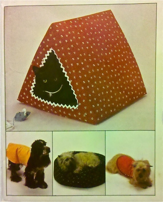 Vintage DOGHOUSE Bed Sewing Pattern Dog Cathouse Pets Beds
