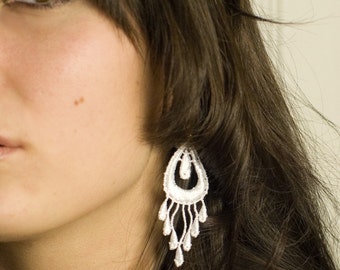 Lace earrings - Single Feather - White or black lace