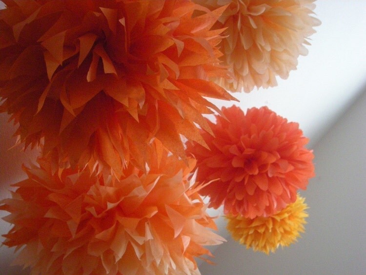ORANGES / 10 tissue paper pom poms / diy wedding by PomLove