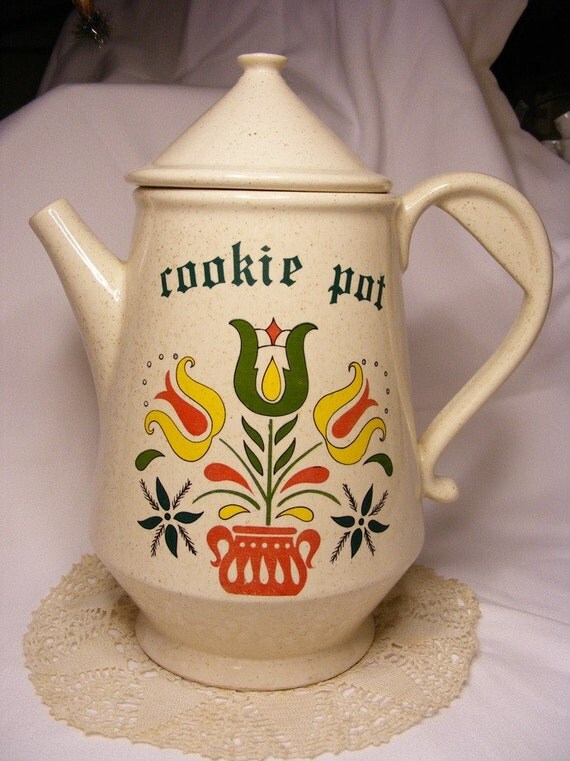 Items similar to Vintage McCoy Pottery Teapot Cookie Jar Pot