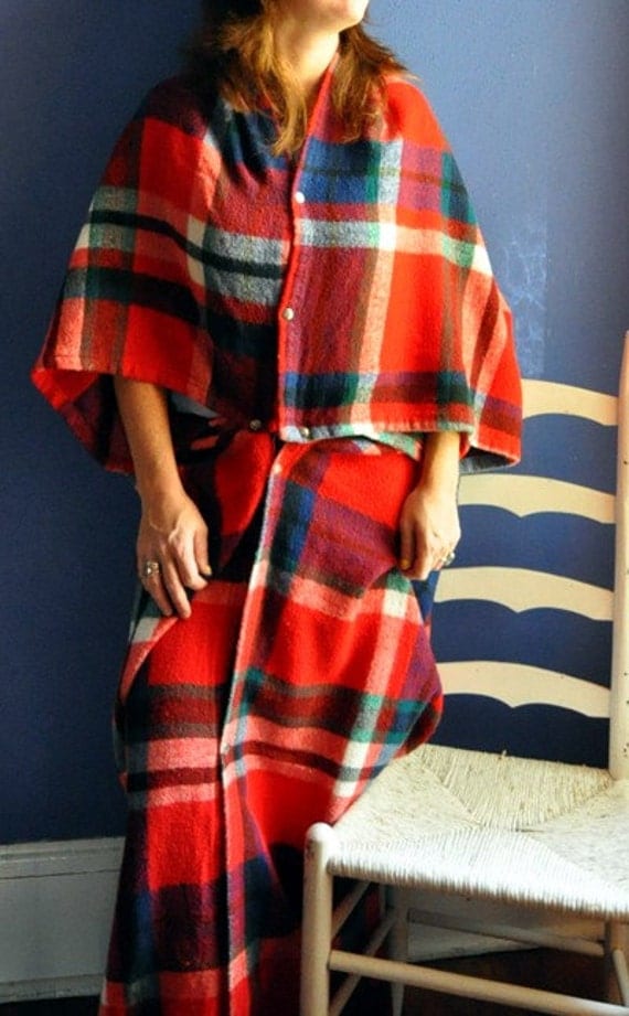 Awesom Plaid Vintage Snuggie Snap up Blanket