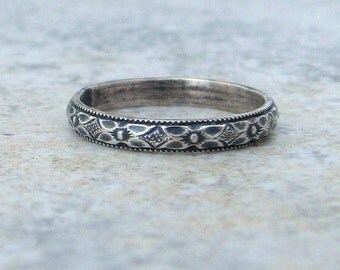 Engraved silver wedding ring