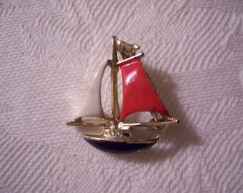 Flag Sailing Boat Pin Brooch Gold Tone Vintage Gerrys Red White Blue