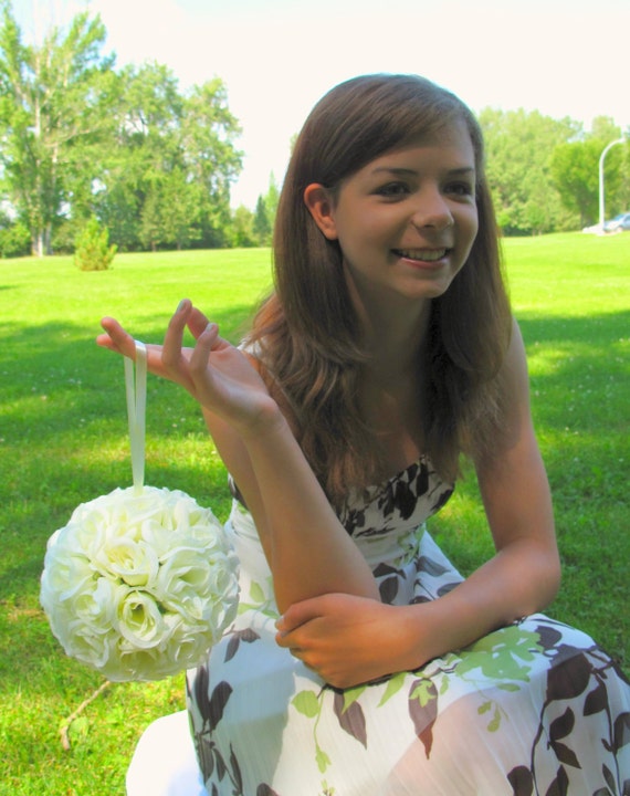 Pomander Flower girl kissing ball Rose bridesmaid bouquet