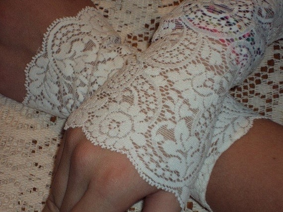 Romantic Lace Wristlets Cufflets Fingerless Gloves Wedding or Brides ...