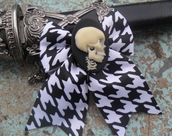 Skull Hair Bow, Hair Bow, Gothic, Cosplay, Rave, Lolita, Scene , Fantasy Hair Play By: Tranquilityy