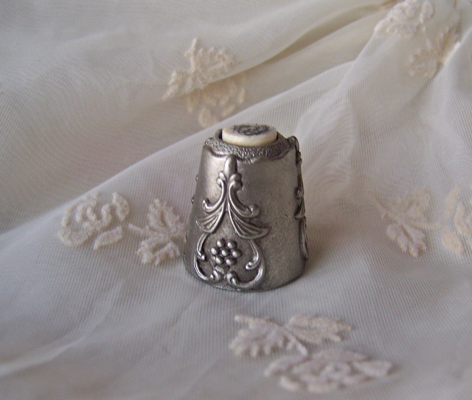 Vintage Pewter Thimble Scrimshaw Image Thimble Collector