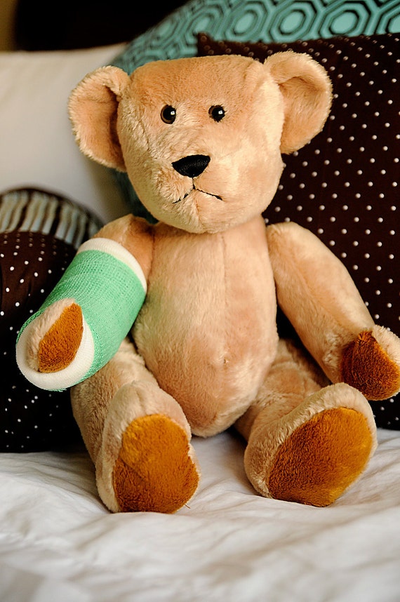 stuffed animal with cast on leg