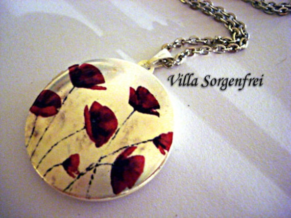 Elegant mattfinished silver locket with dark red poppy flowers and long necklace