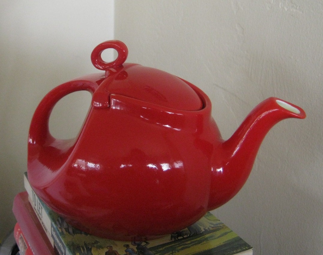 Red Hall Streamline Teapot / Vintage Red Teapot / Charming Red