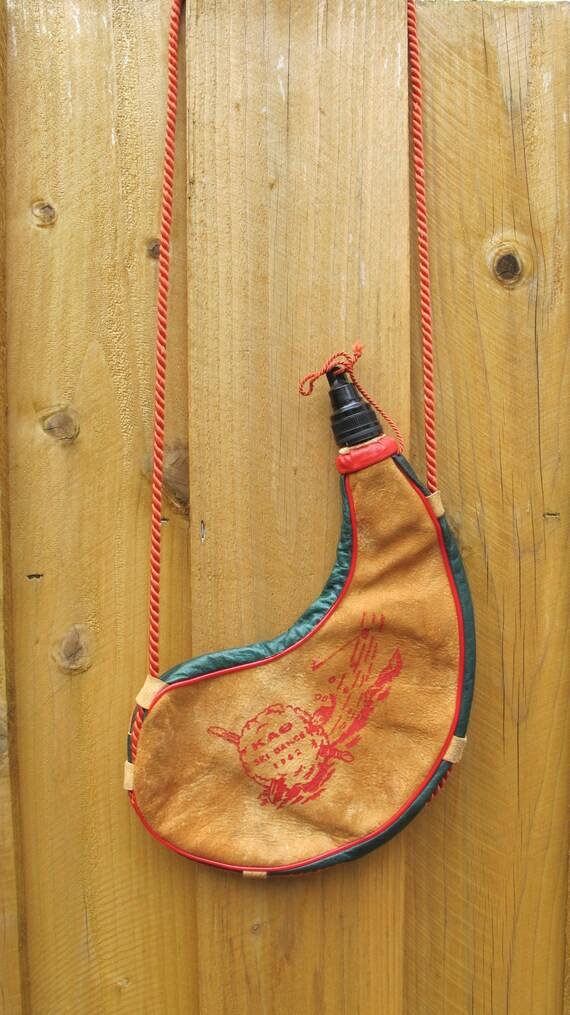 1960s LEATHER WATER POUCH SLiNG. NATiVE iNSPiRED. COwHiDE.