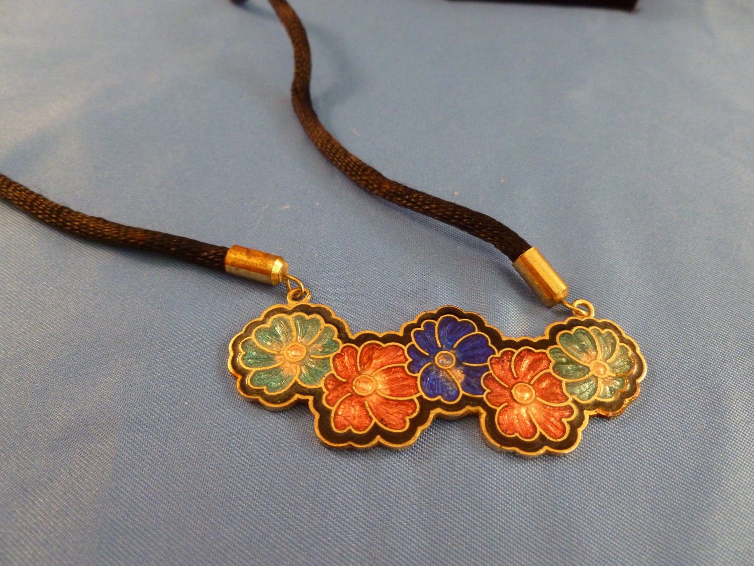 Colorful flower necklace with silk rope chain. N70