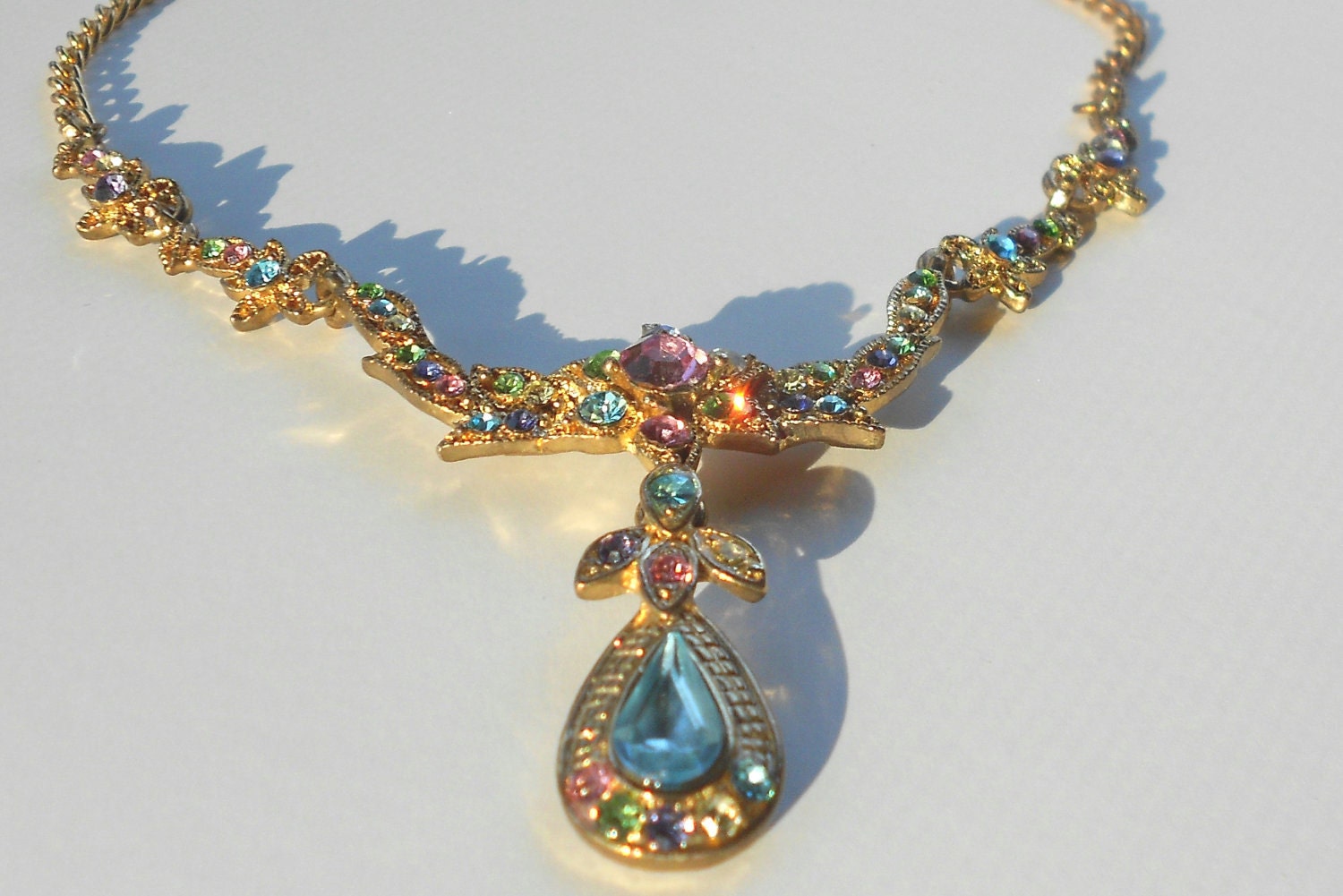 Vintage rhinestone necklace w/ multi color pastel stones