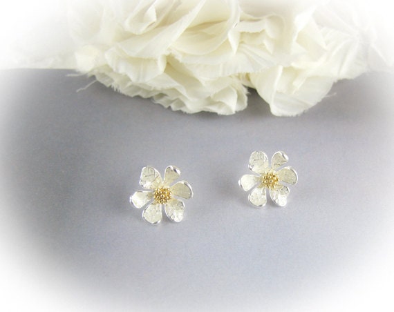 pure daisy flower earrings in white silver