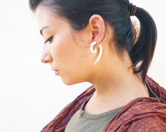 Fake Gauges Earrings Bone Earrings Half Spiral hook drop Tribal Earrings - Gauges Plugs Bone Horn - FG018 B G1