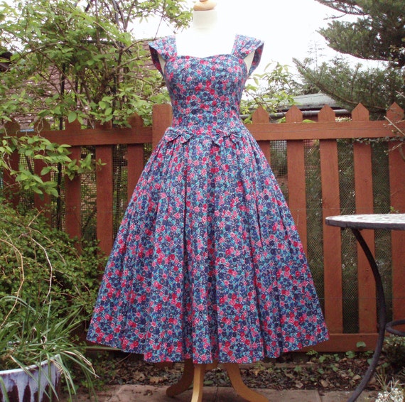 vintage laura ashley floral dress