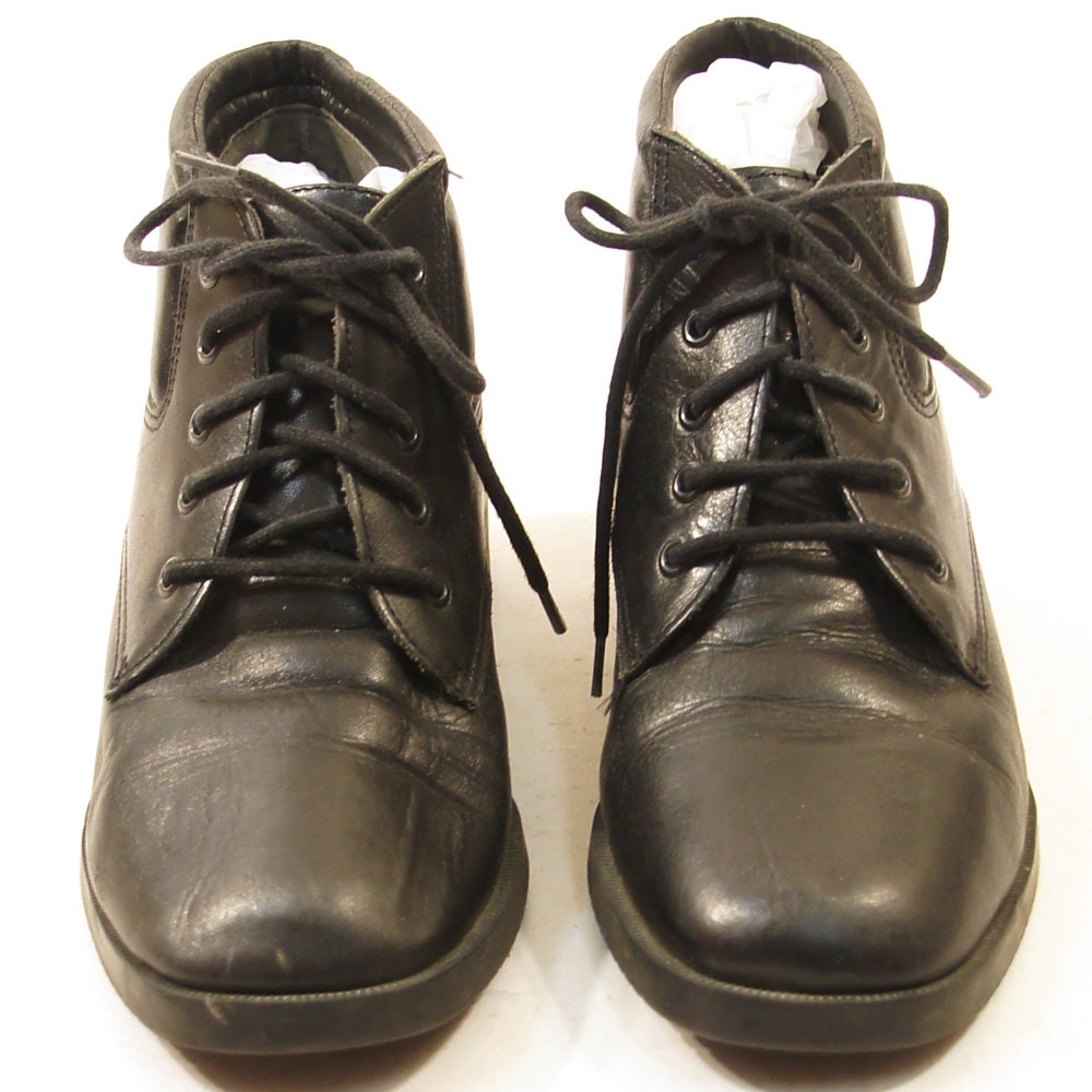 90s Lace Up Ankle Boots in Black Leather / Women's sz 5.5