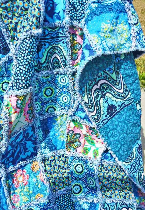 blue-rag-quilt-amy-butler-lark-fabrics-floral-lap-quilt