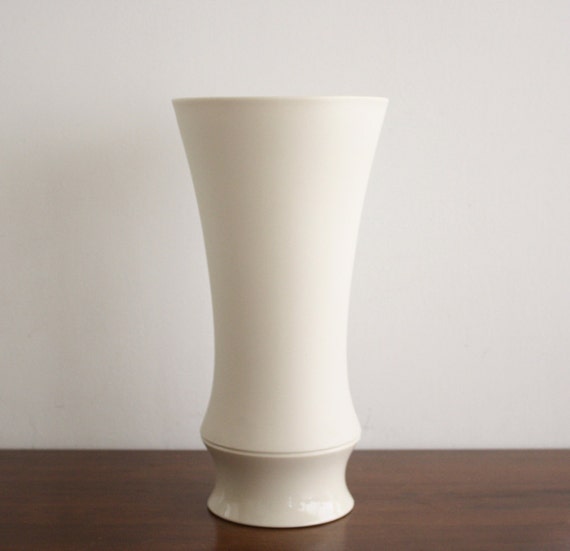 Large ivory porcelain Lenox vase by highstreetmarket on Etsy