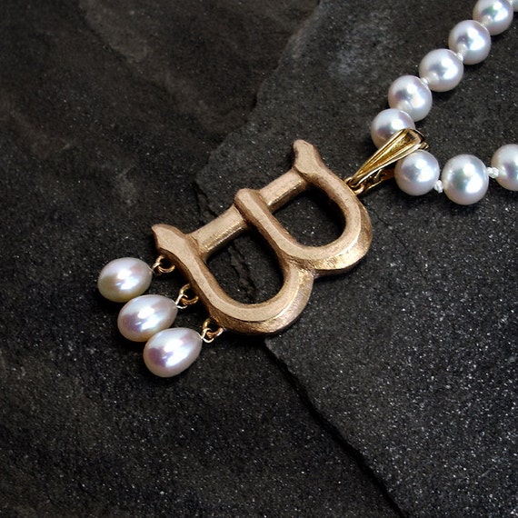 Anne Boleyn's B Necklace: Freshwater Pearls Bronze