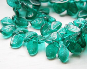 25pcs Czech Glass Leaves -Green 9x14mm (PG271701)