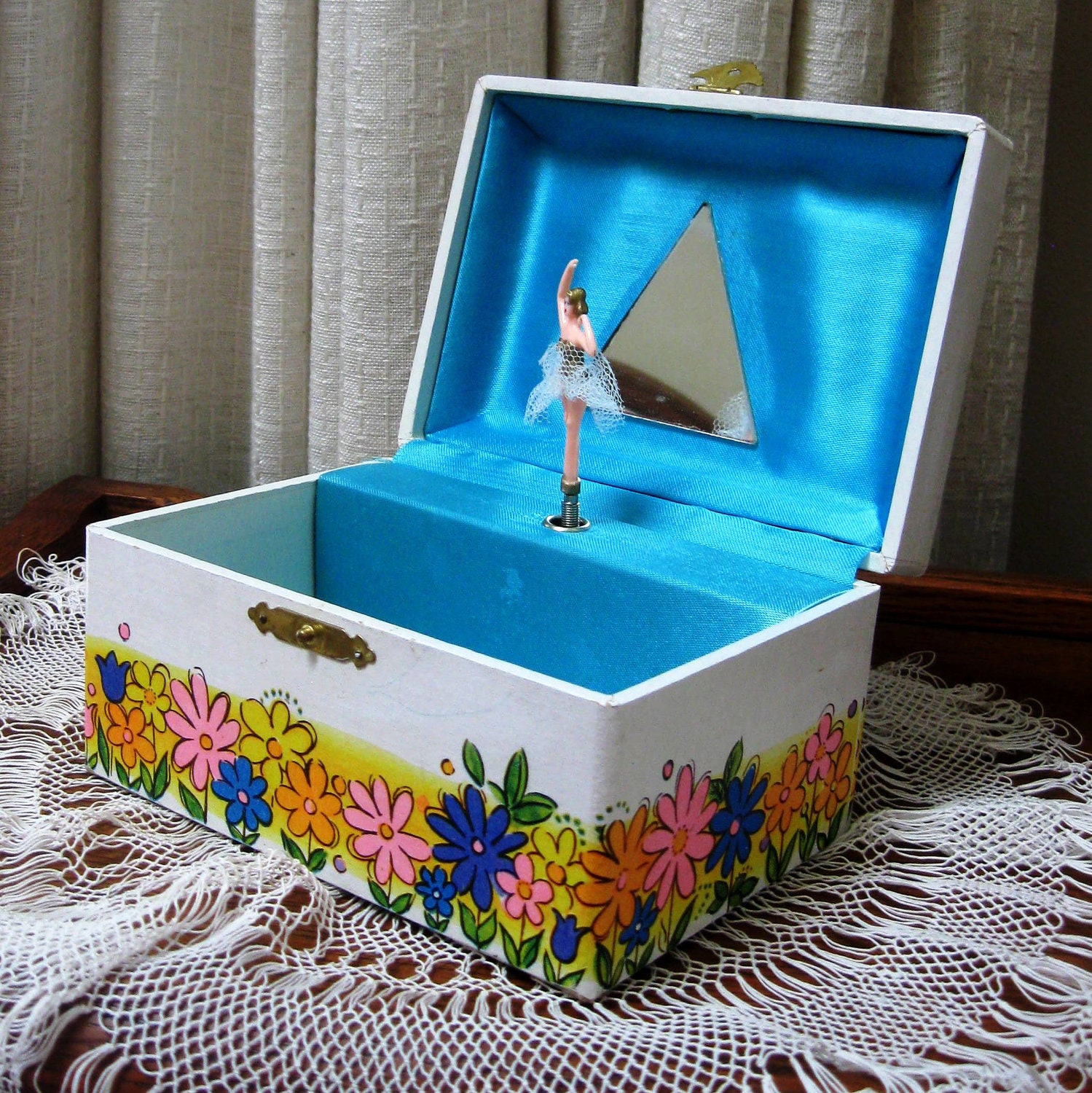 Vintage Jewelry Music Box Girls Ballerina Around the World