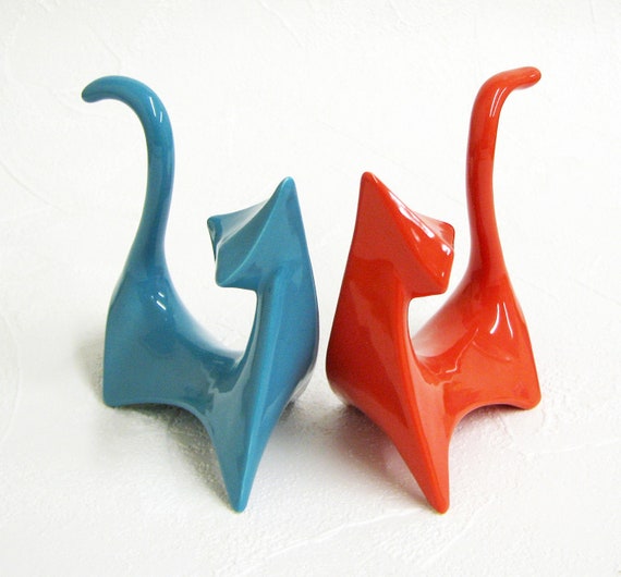 Modern Atomic Retro Ceramic Mod Cats Cubist Design Figurines or Wedding Cake Toppers in Aqua and Tangerine Orange