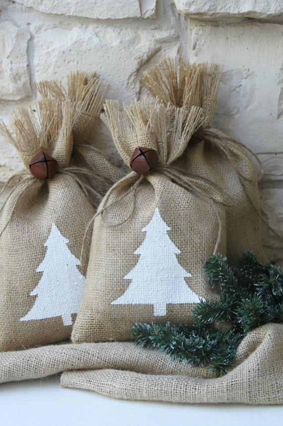 Burlap Gift Bags, Christmas Tree, Shabby Chic Christmas Wrapping, White and Natural, Jingle Bell Tie On, Set of Four